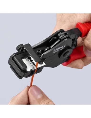 Alicate pelacables con cuchillas de forma precisa con fundas de plástico negro, lacado 180 mm KNIPEX 12 21 180 EAN