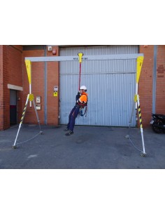 Pórtico PCP-K. Longitud de viga 2m. Altura K1 (regulable de 2,1-3 m), capacidad de carga 500 Kg. Incluye carro de carga y perso 2
