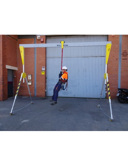 Pórtico PCP-K. Longitud de viga 2m. Altura K1 (regulable de 2,1-3 m), capacidad de carga 500 Kg. Incluye carro de carga y perso