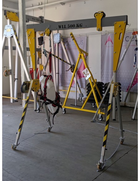 Pórtico PCP-K. Longitud de viga 2m. Altura K1 (regulable de 2,1-3 m), capacidad de carga 500 Kg. Incluye carro de carga y perso