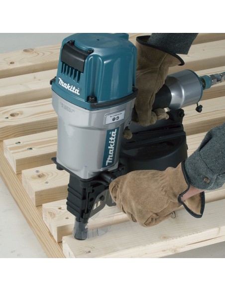 Makita AN960 Clavadora neumática 100mm