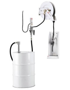 PAQUETE ESTACIONARIO DE BOMBA NEUMÁTICA PUMPMASTER 2 - 3:1 PARA ACEITE CON ENROLLADOR RM-12, MURAL, BIDÓN 205 L