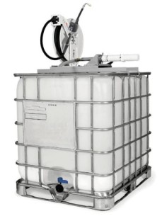 PAQUETE ESTACIONARIO DE BOMBA NEUMÁTICA PUMPMASTER 2 - 3:1 PARA ACEITE CON ENROLLADOR RM-12, MONTAJE SUPERIOR, IBC 1.000 L