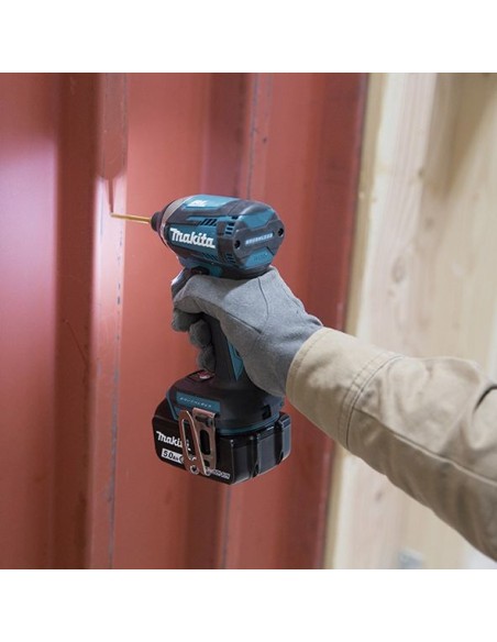 Makita DTD154RTJ Atornillador de impacto BL 18V 5.0Ah