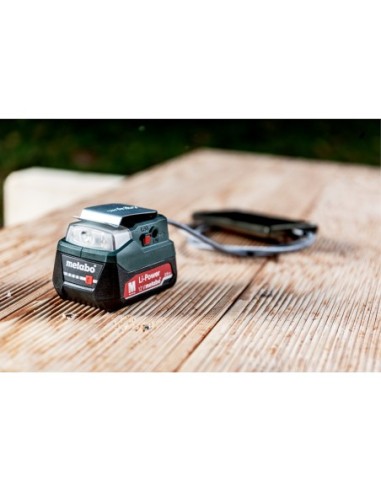 ADAPTADOR MULTIFUNCIÓN + CONEXIÓN DE 12V + 5V USB + LUZ LED, METABO 600298000 PowerMaxx PA 12 LED-USB