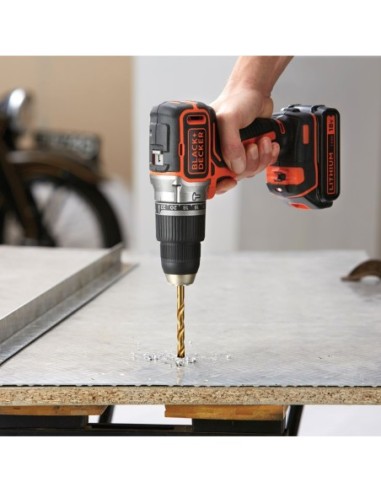 BL188D2KA31-QW - Taladro percutor BRUSHLESS 18V com 2 baterias 2,0Ah de Litio, set 31 acessórios, carregador e caixa de ferrame