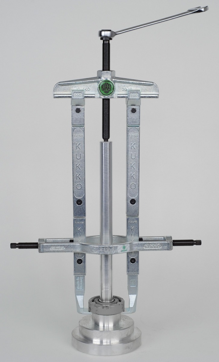 Abrazadera lateral para extractores de rodamientos de 2 patas KUK-219-1 | ABRAZADERAS