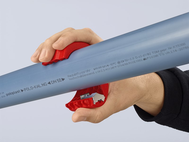 BiX® Cortatubos para tubos de plástico y manguitos de sellado 72 mm KNIPEX 90 22 10 BK KNI-90 22 10 BK | CORTATUBOS