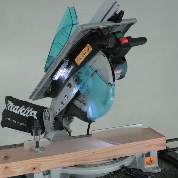 Makita LH1040F Ingletadora con sierra de mesa 260 mm con luz MAK-LH1040F | INGLETADORAS