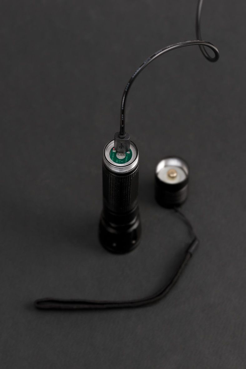 Linterna LED LuxPremium TL 300 AF con batería recargable y foco ajustable de 350 lm BRE-1178600162 | LINTERNAS