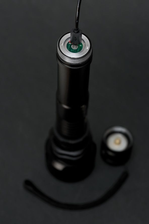 Linterna LED LuxPremium TL 800 AF con batería recargable y foco ajustable de 860 lm BRE-1178600601 | LINTERNAS